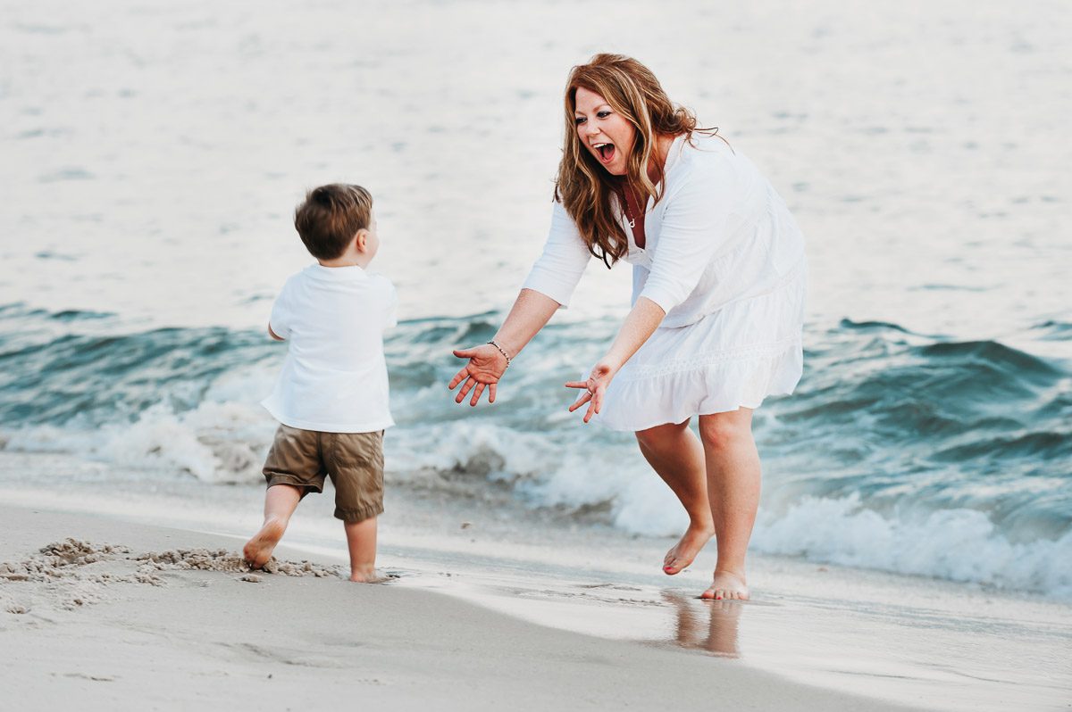 maminka se synem na pláži-mexický záliv-Alabama-focení u moře-pavelphotography.cz